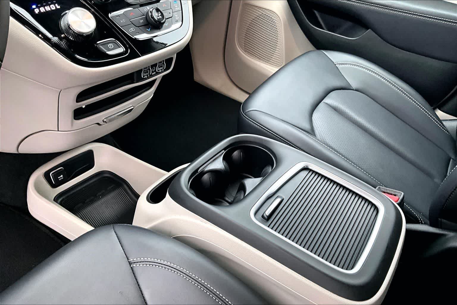 Thumbnail: 2024 Chrysler Pacifica - 17