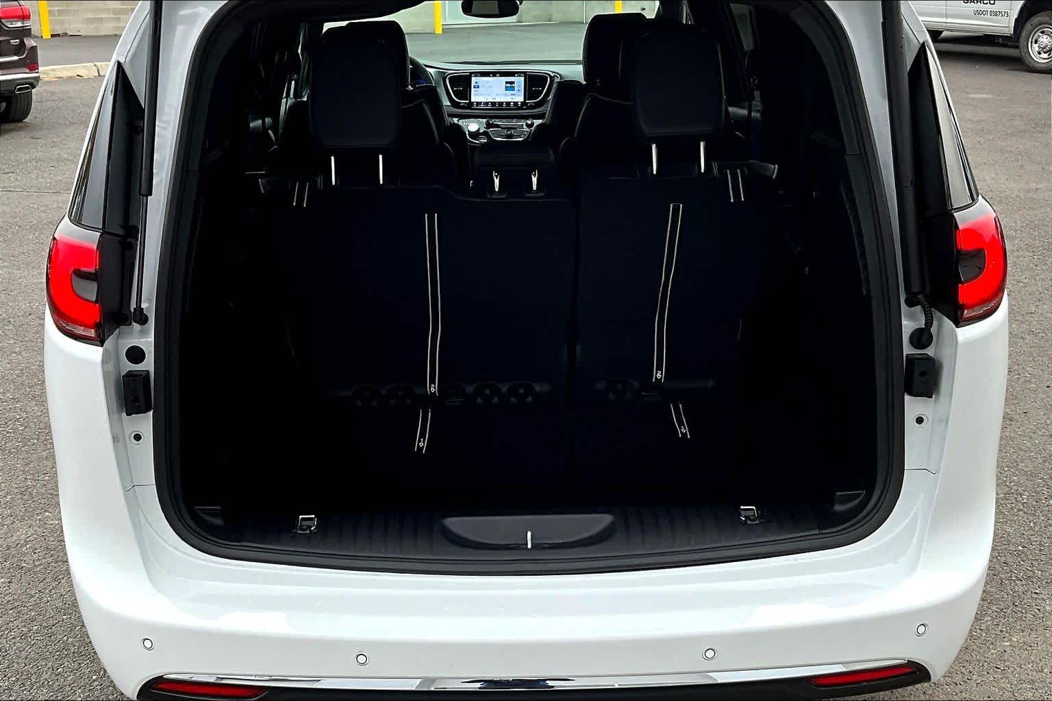 Thumbnail: 2026 Chrysler Pacifica - 19