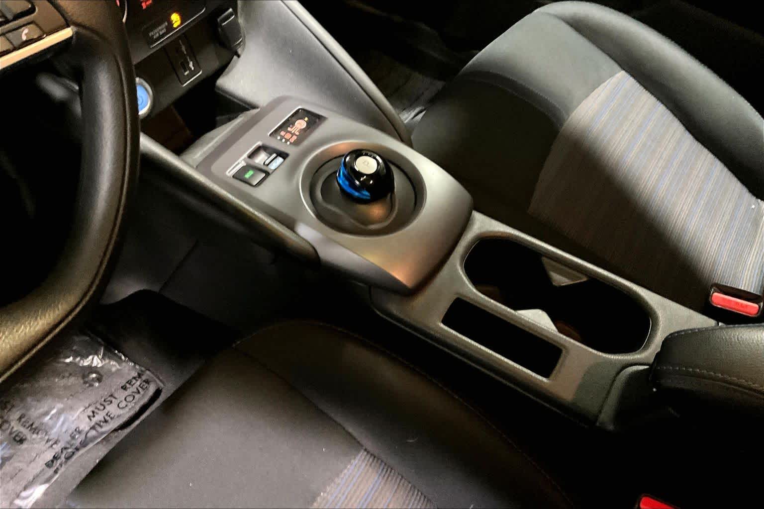 Thumbnail: 2022 Nissan Leaf - 17