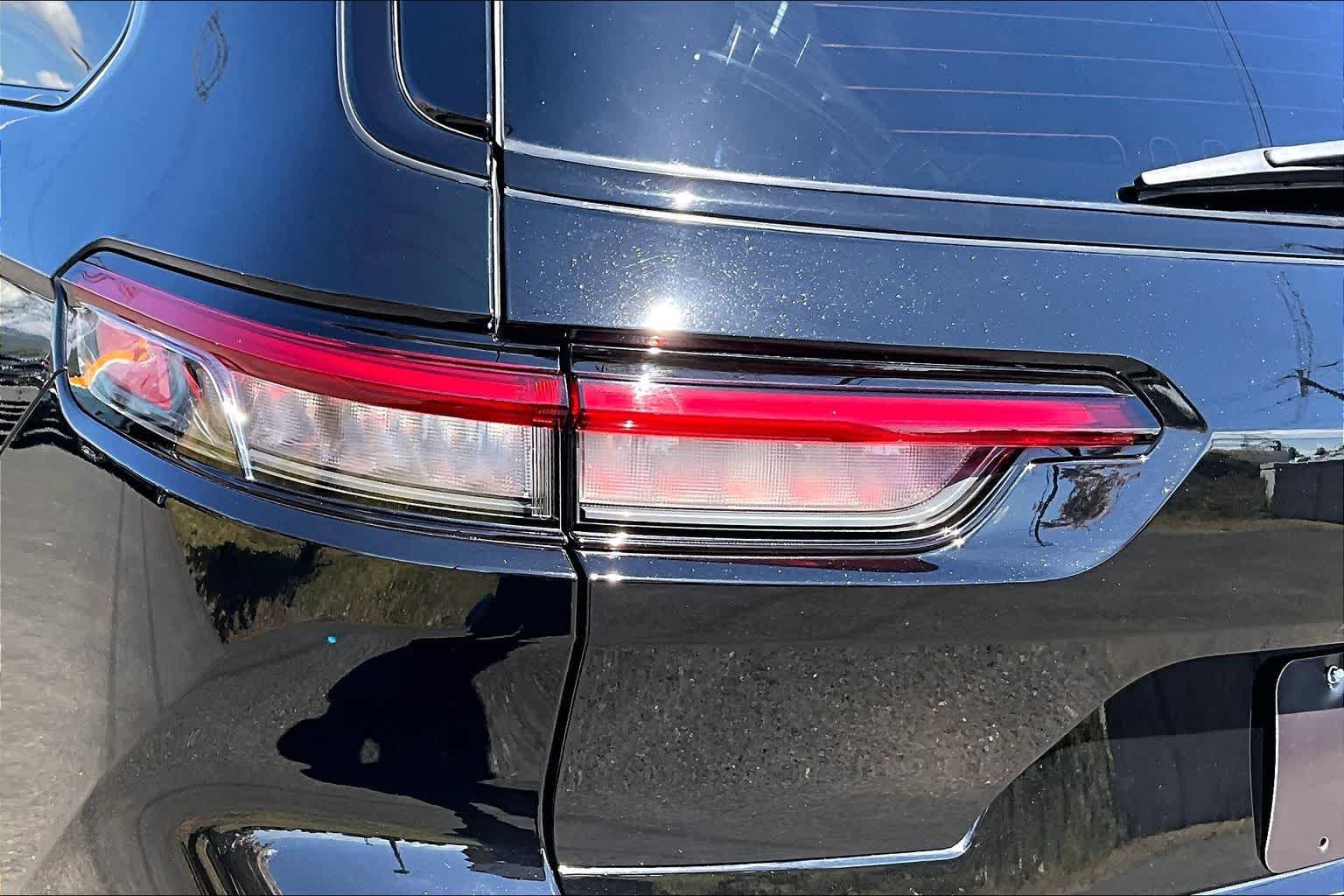 Thumbnail: 2021 Jeep Grand Cherokee L - 32