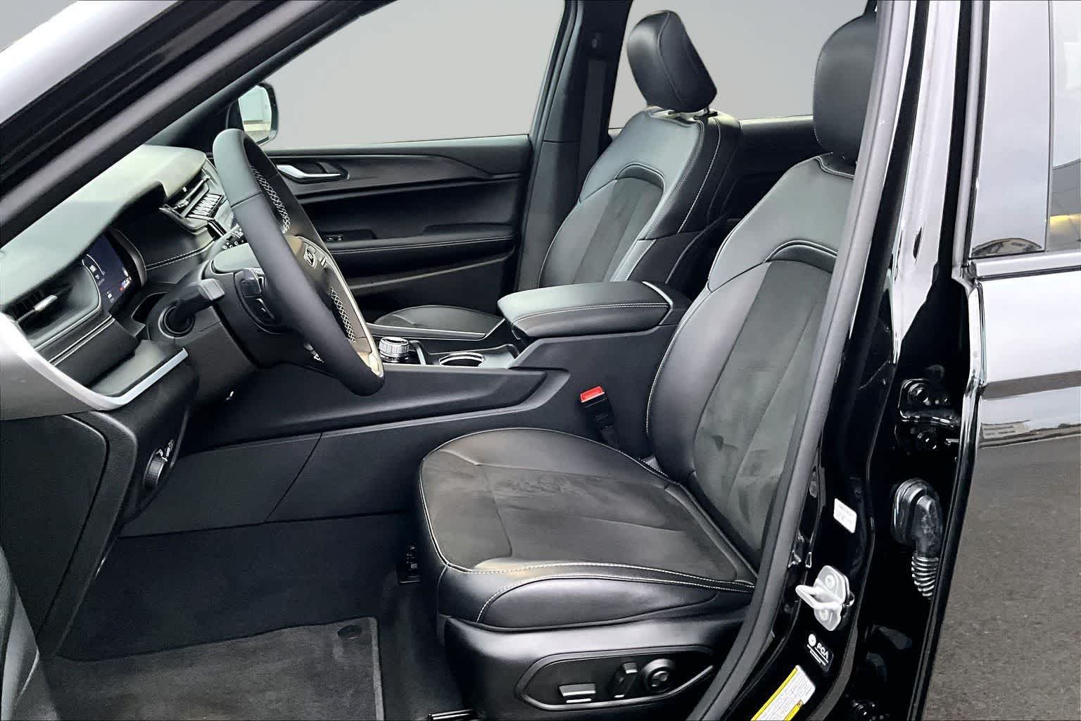 Thumbnail: 2025 Jeep Grand Cherokee L - 11