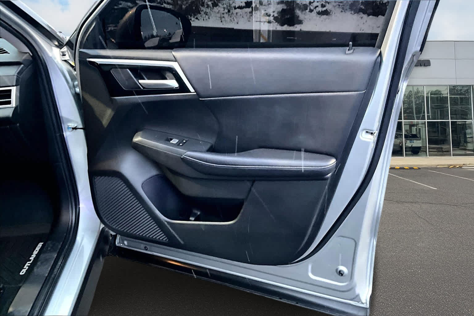 Thumbnail: 2023 Mitsubishi Outlander - 29