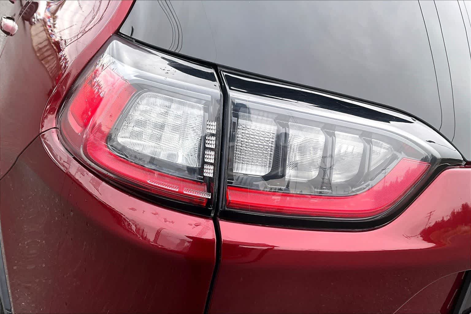 Thumbnail: 2020 Jeep Cherokee - 32