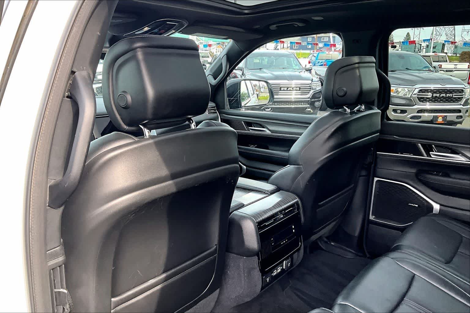 Thumbnail: 2023 Jeep Wagoneer - 12