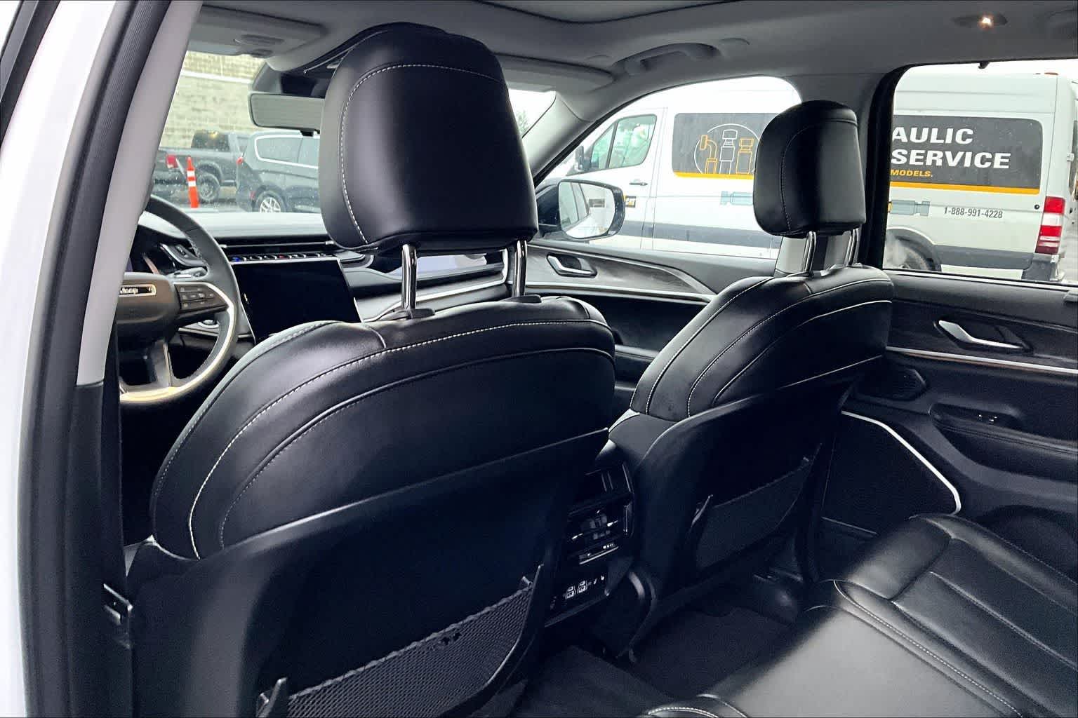 Thumbnail: 2022 Jeep Grand Cherokee - 12