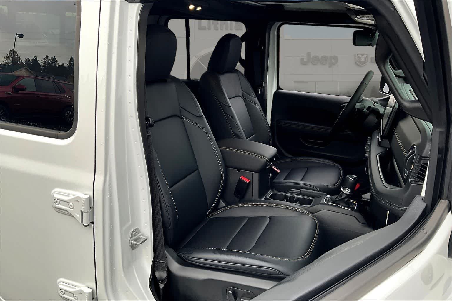 Thumbnail: 2025 Jeep Gladiator - 14