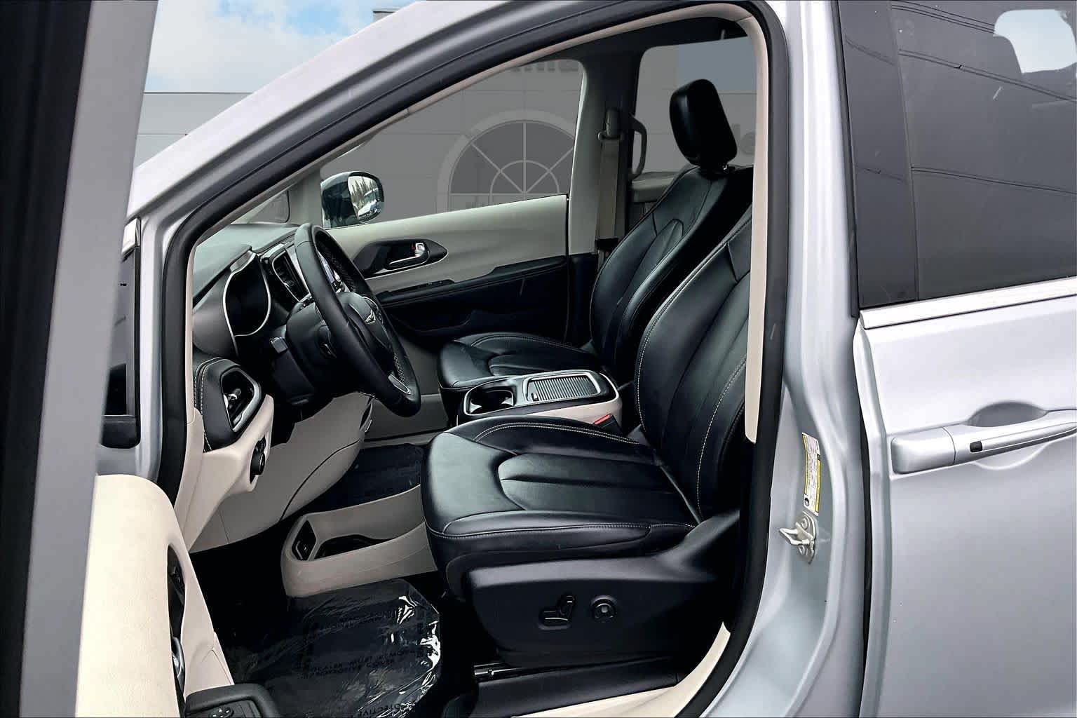 Thumbnail: 2024 Chrysler Pacifica - 12