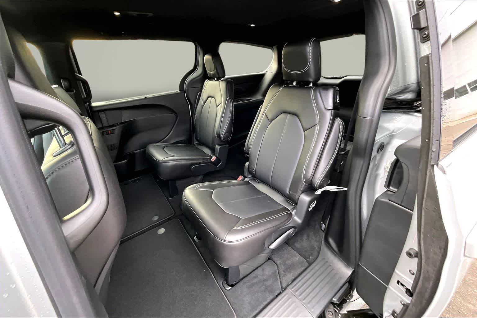 Thumbnail: 2026 Chrysler Pacifica - 13