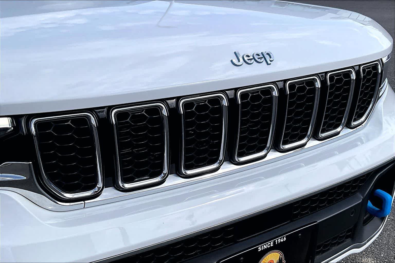 Thumbnail: 2022 Jeep Grand Cherokee - 32