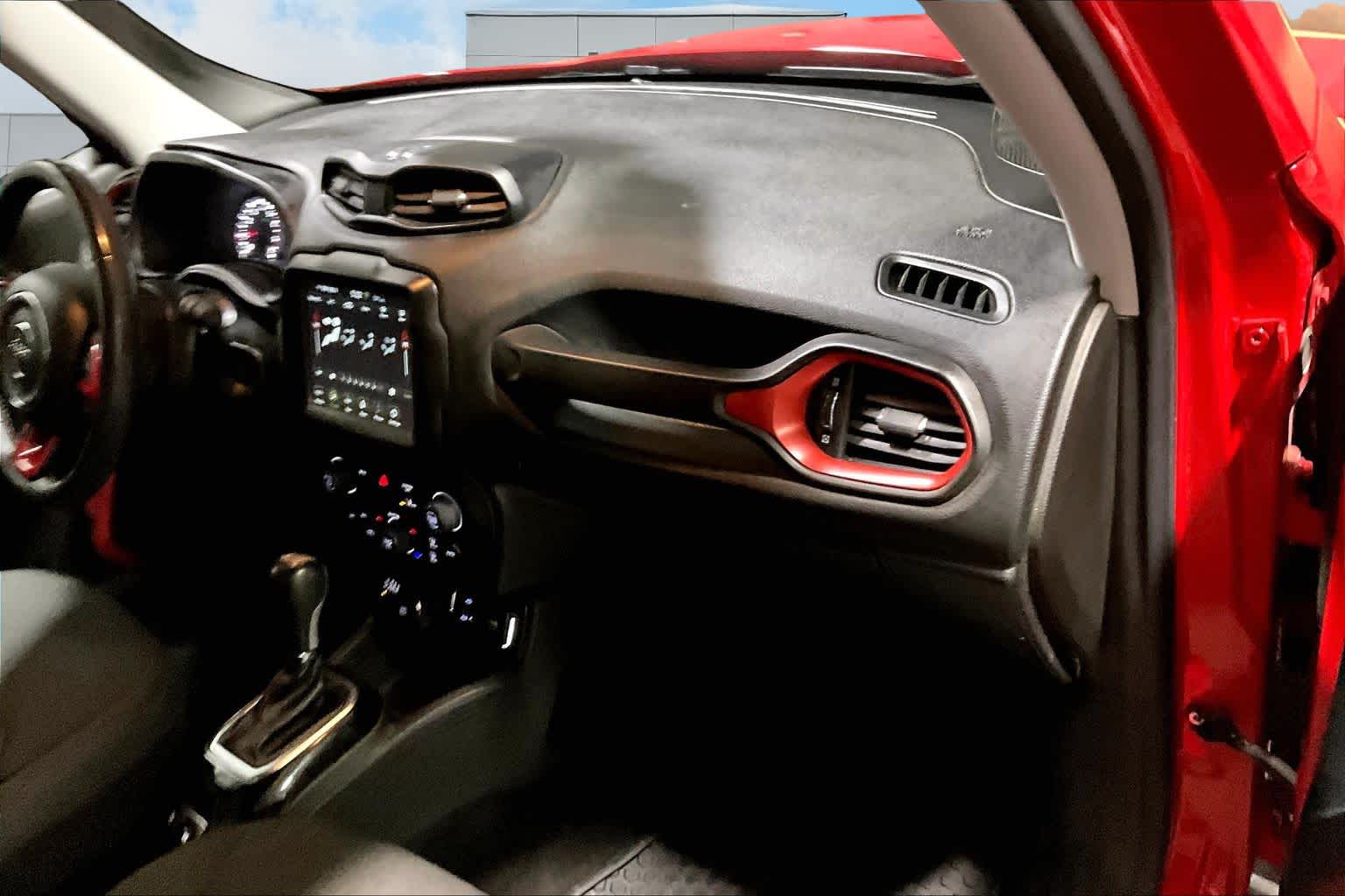 Thumbnail: 2022 Jeep Renegade - 24