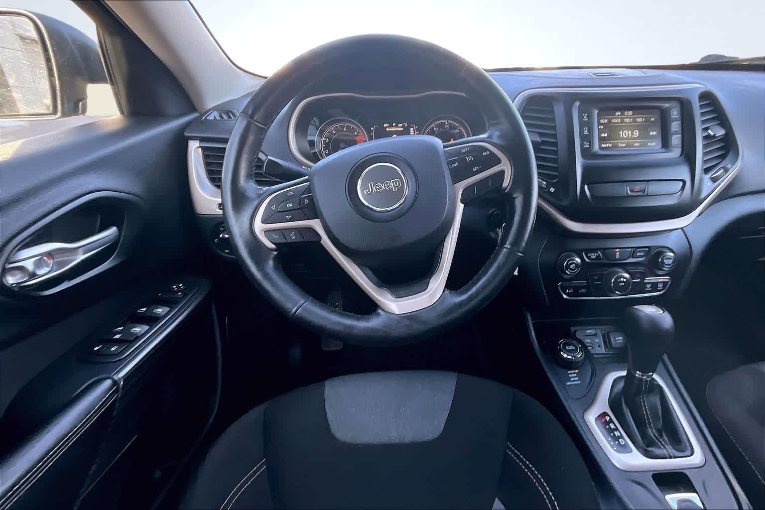 Thumbnail: 2016 Jeep Cherokee - 15