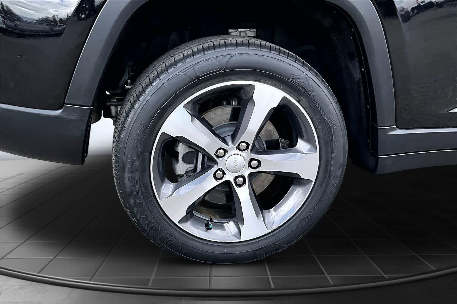 Thumbnail: 2022 Jeep Grand Cherokee - 35