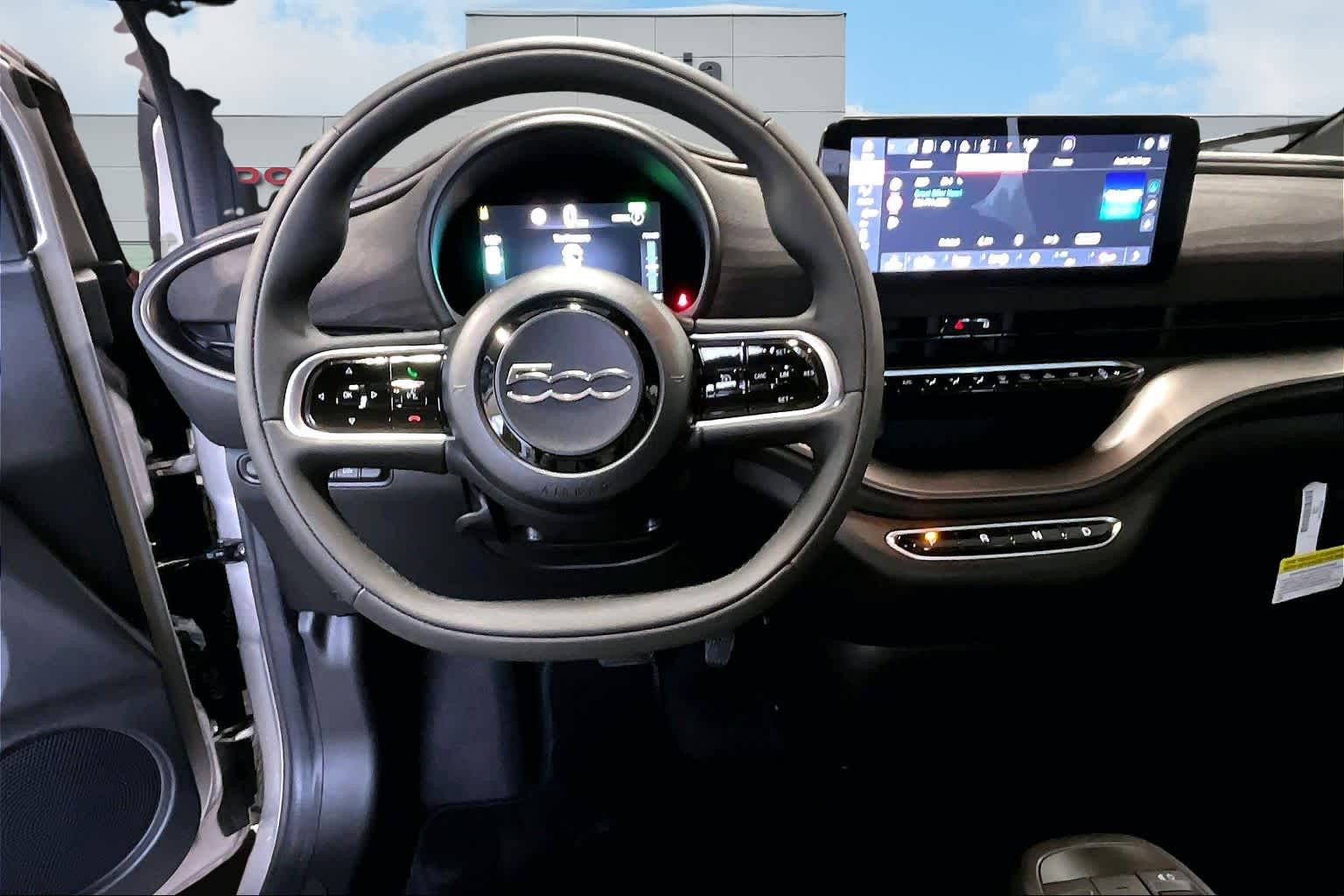 Thumbnail: 2025 Fiat 500e - 15