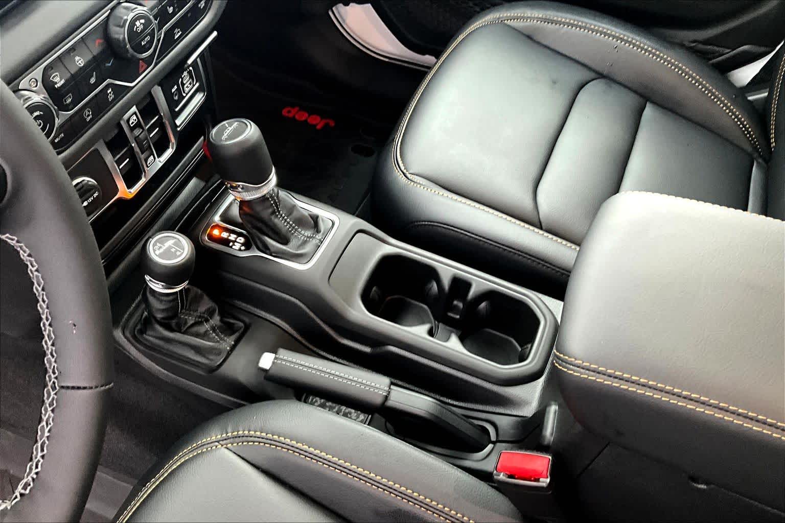 Thumbnail: 2025 Jeep Gladiator - 17