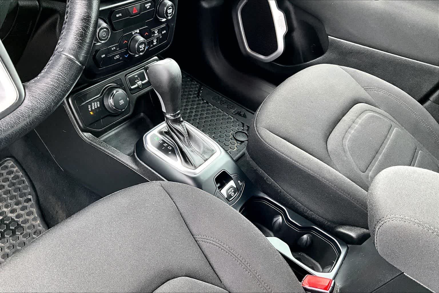 Thumbnail: 2018 Jeep Renegade - 17