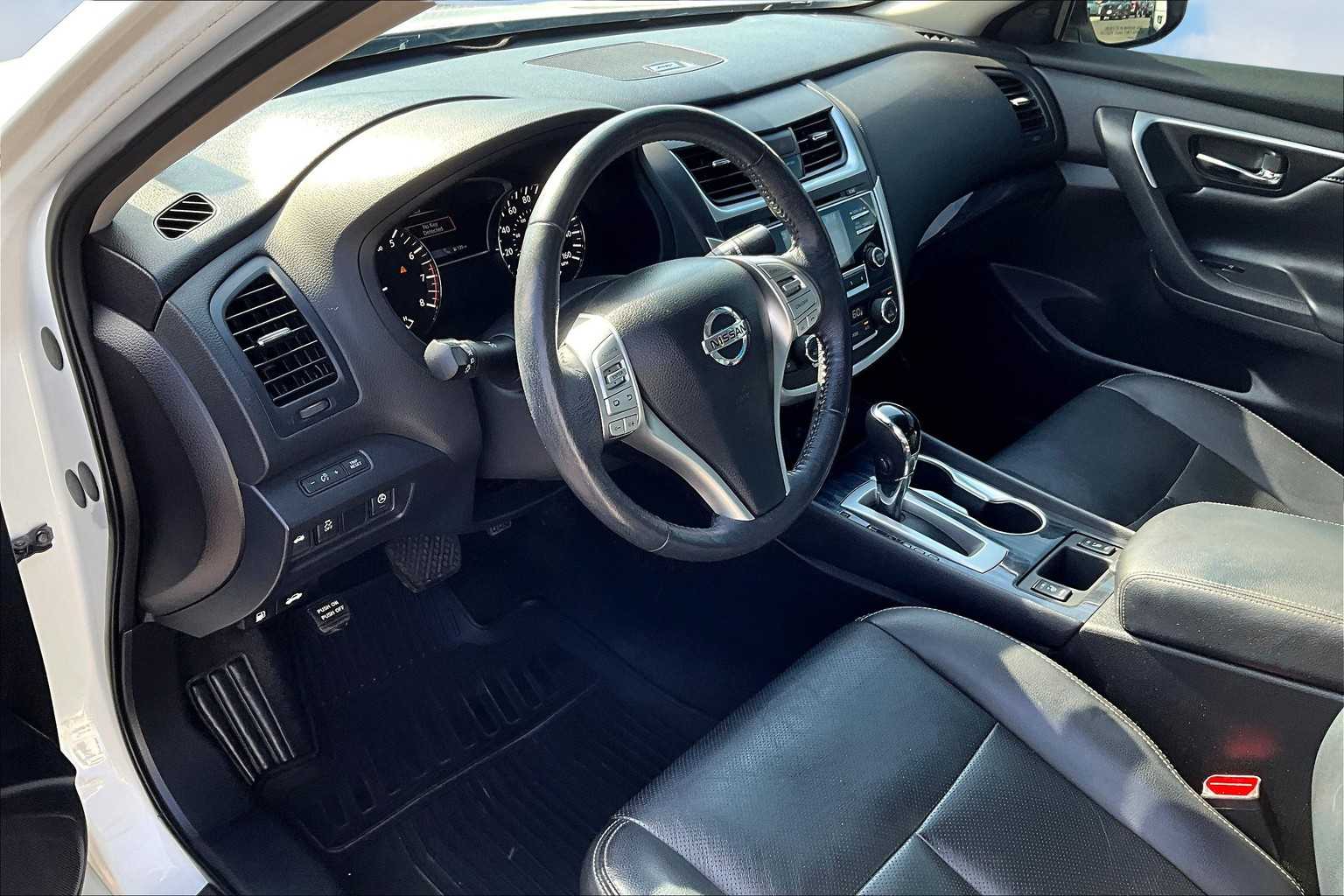 2017 Nissan Altima 2.5 SL photo 2