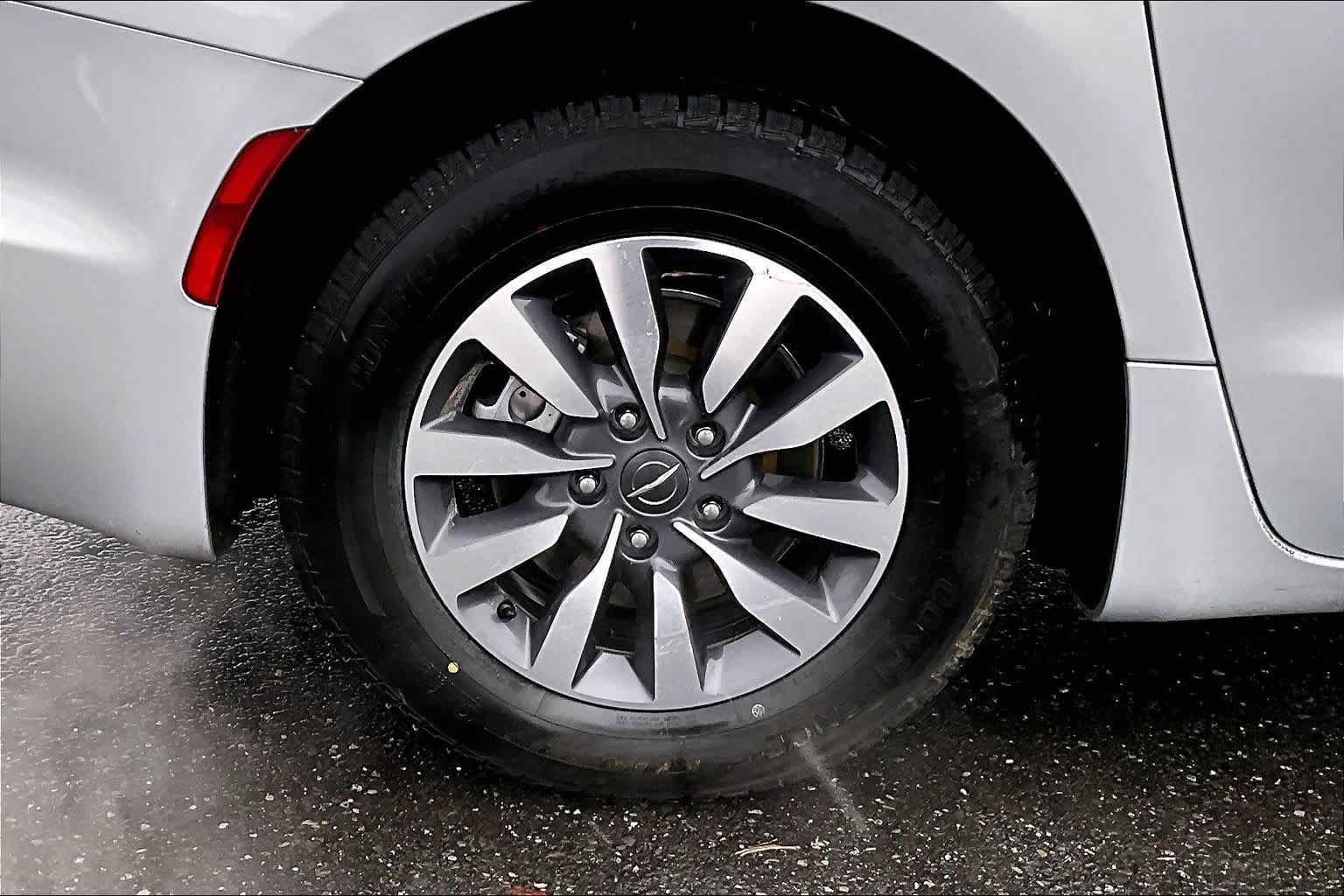 Thumbnail: 2024 Chrysler Pacifica - 36