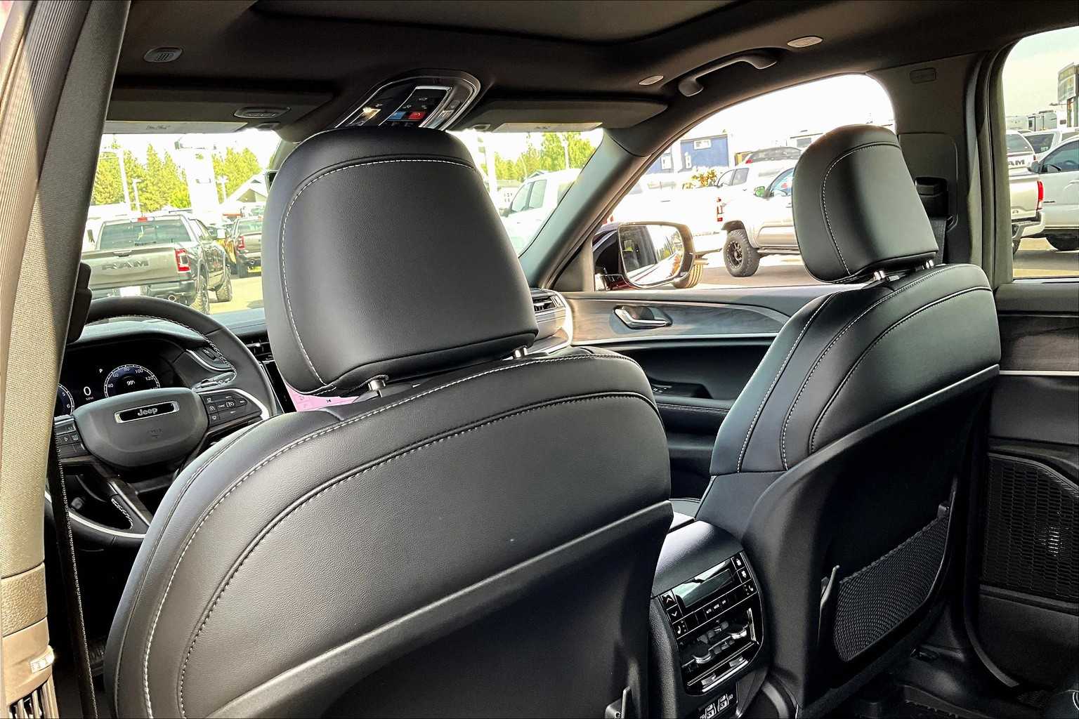 Thumbnail: 2025 Jeep Grand Cherokee L - 12