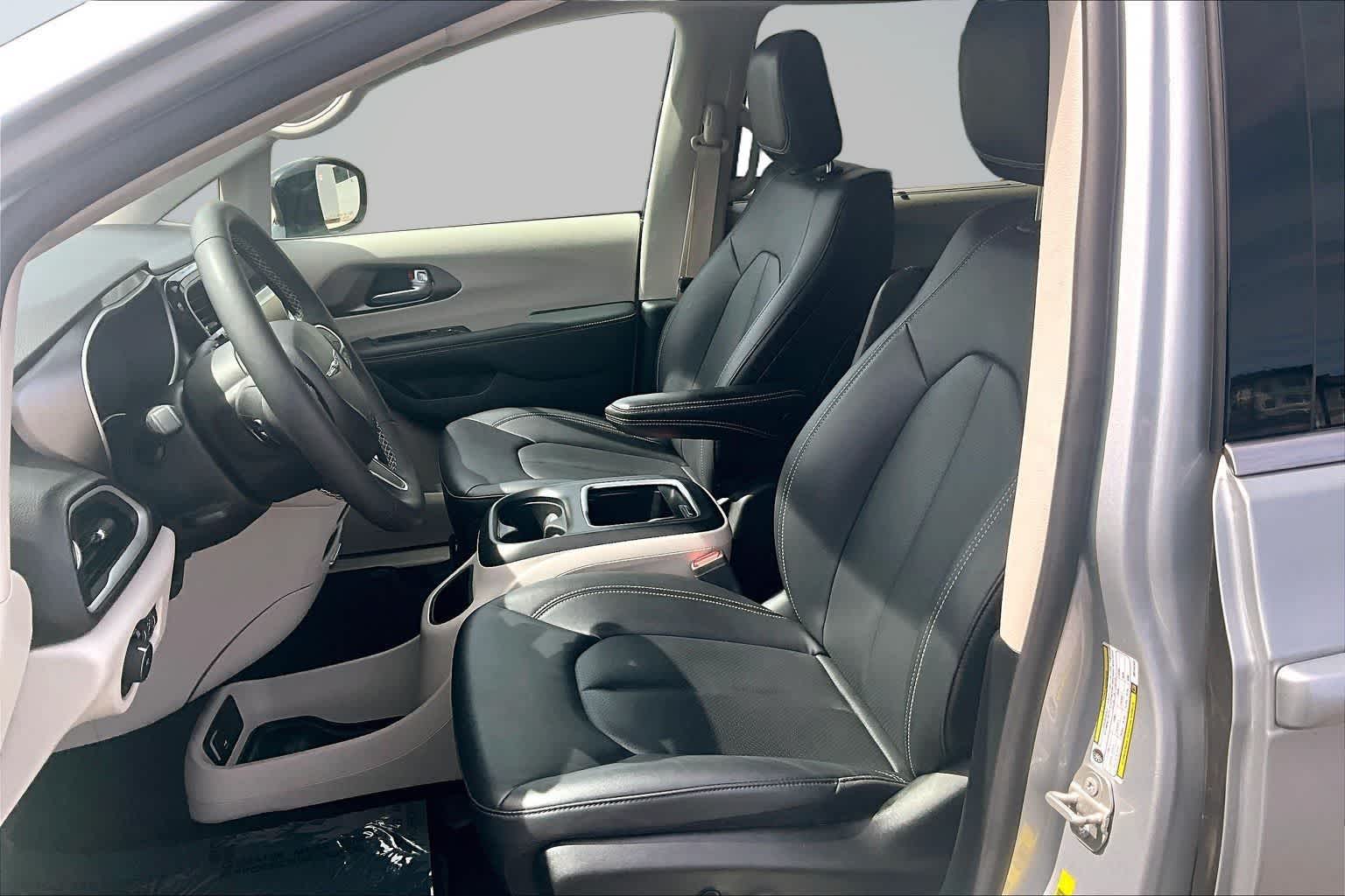 Thumbnail: 2024 Chrysler Pacifica - 11