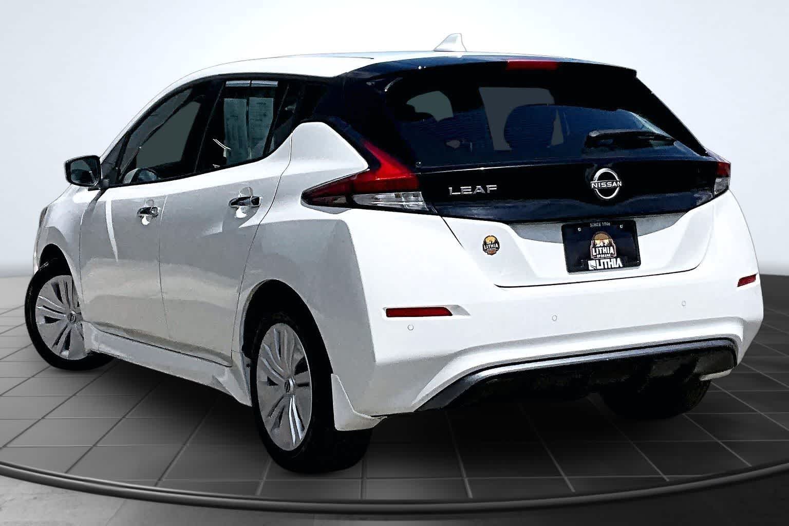 Thumbnail: 2024 Nissan Leaf - 4