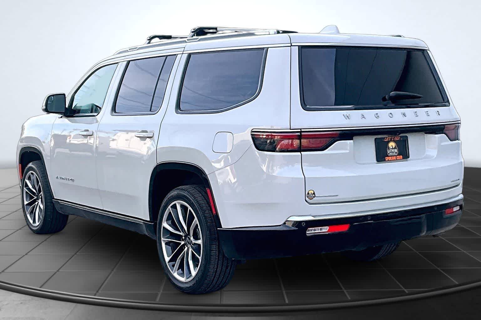 Thumbnail: 2022 Jeep Wagoneer - 3