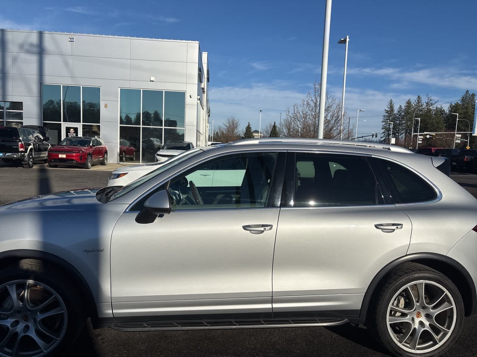 Thumbnail: 2012 Porsche Cayenne - 3