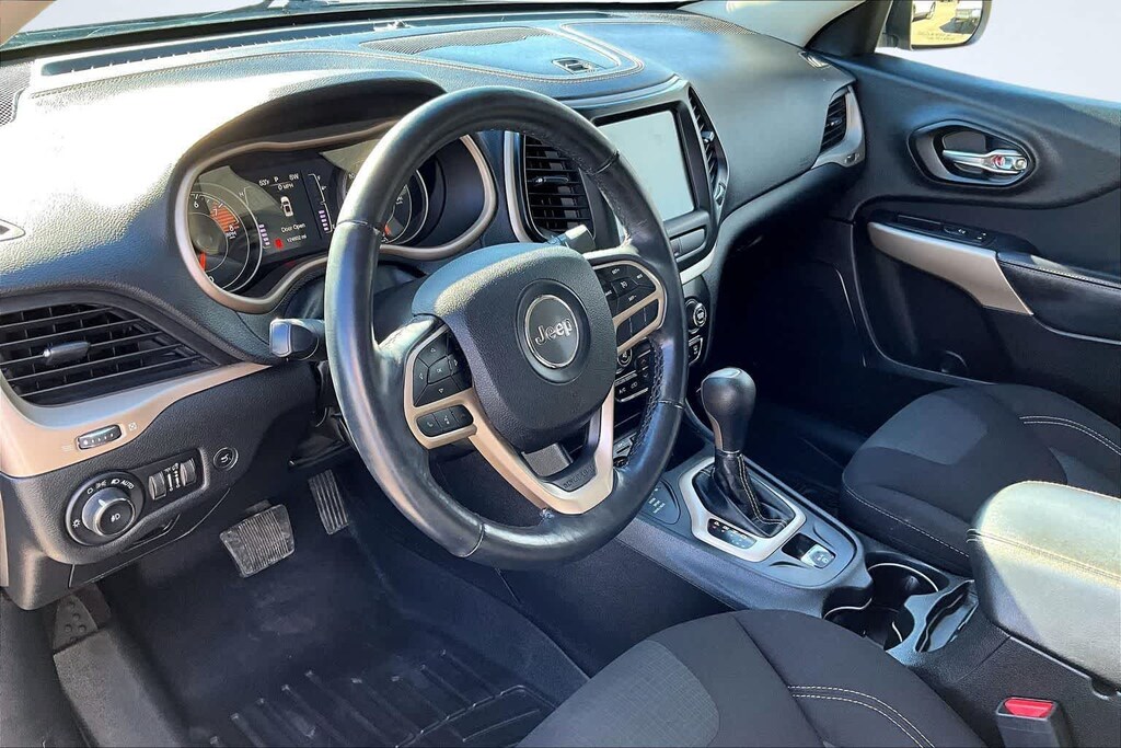 Used 2017 Jeep Cherokee Latitude SUV