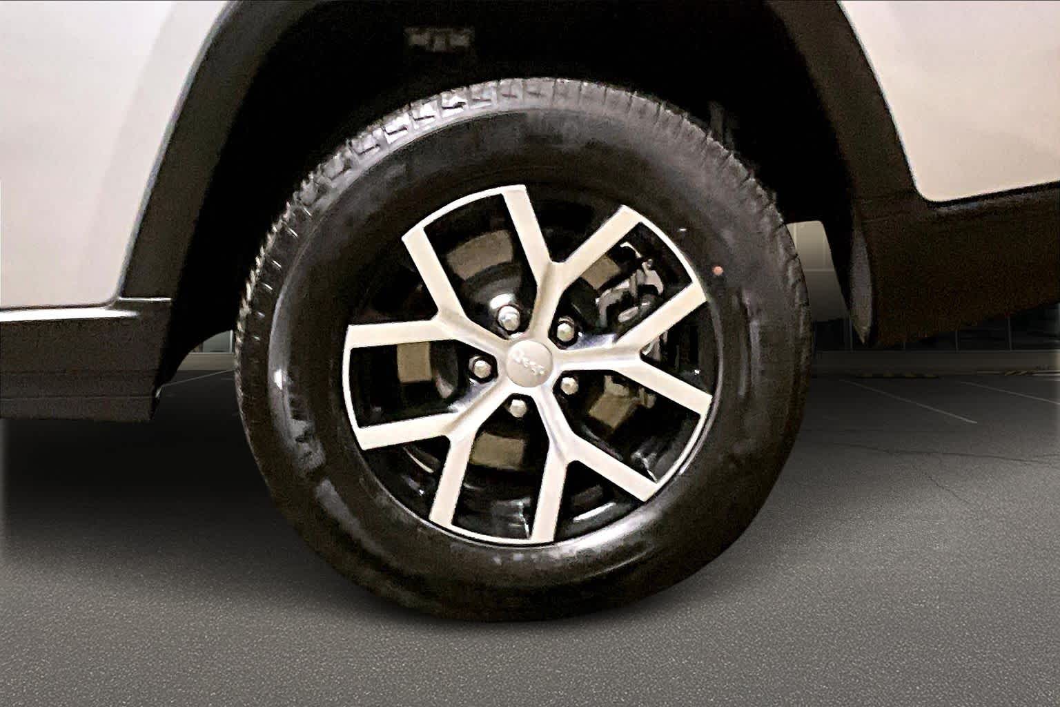 Thumbnail: 2024 Jeep Grand Cherokee L - 36