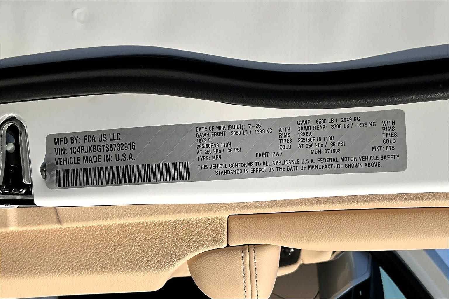 Thumbnail: 2025 Jeep Grand Cherokee L - 21