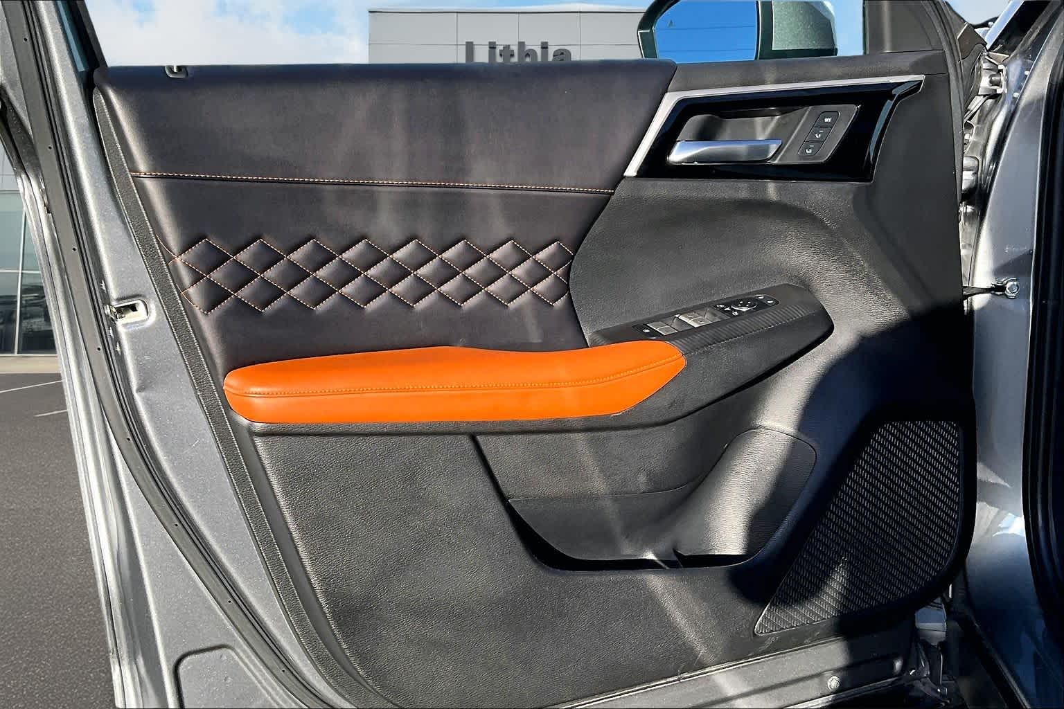 Thumbnail: 2023 Mitsubishi Outlander - 28