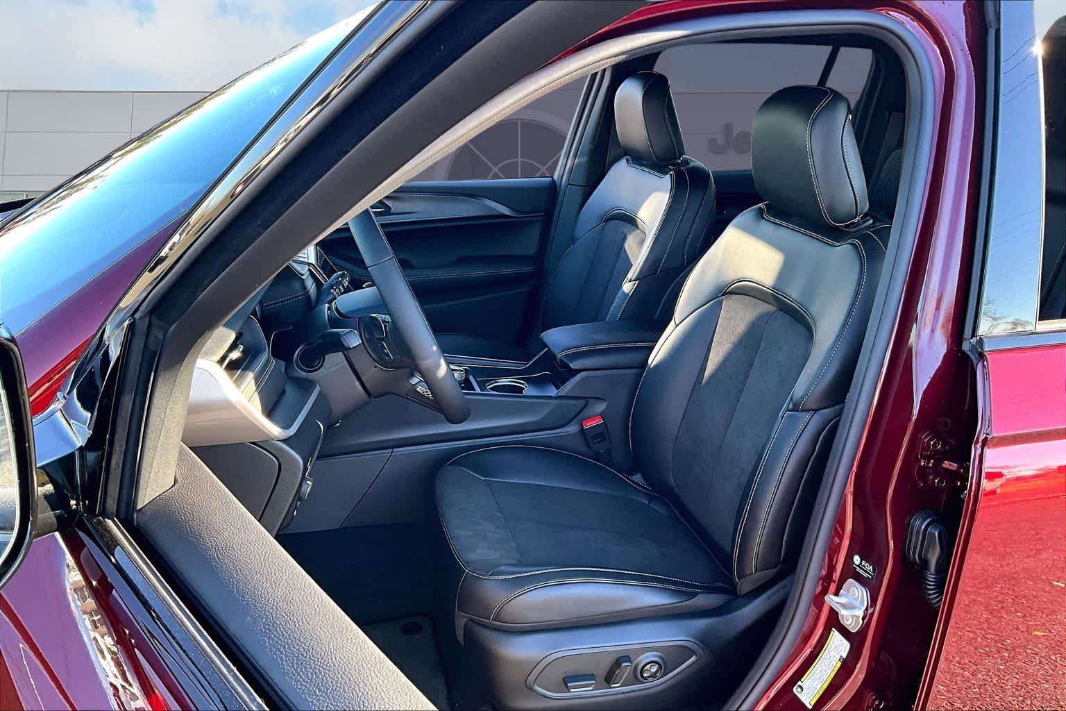 Thumbnail: 2025 Jeep Grand Cherokee - 11