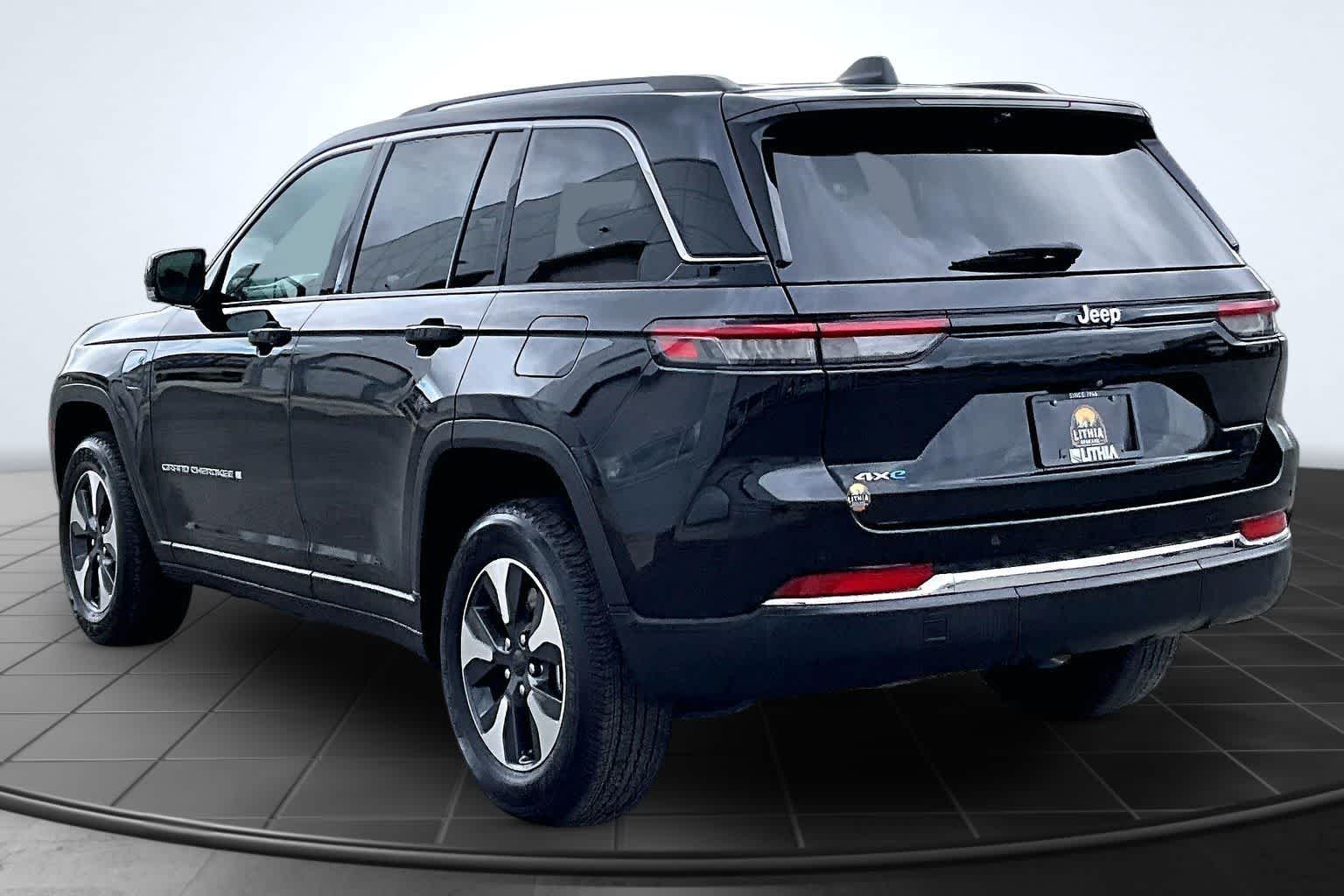 Thumbnail: 2022 Jeep Grand Cherokee - 3