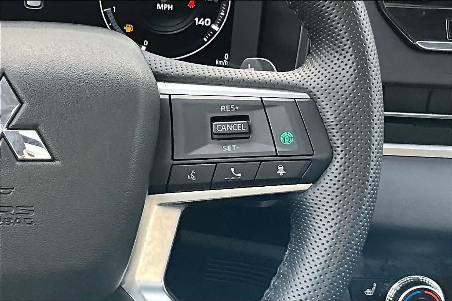 Thumbnail: 2023 Mitsubishi Outlander - 26