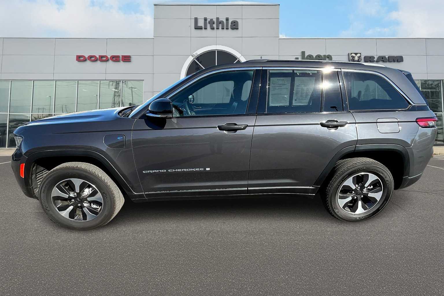 2024 Jeep Cherokee Limited 4xe photo 3