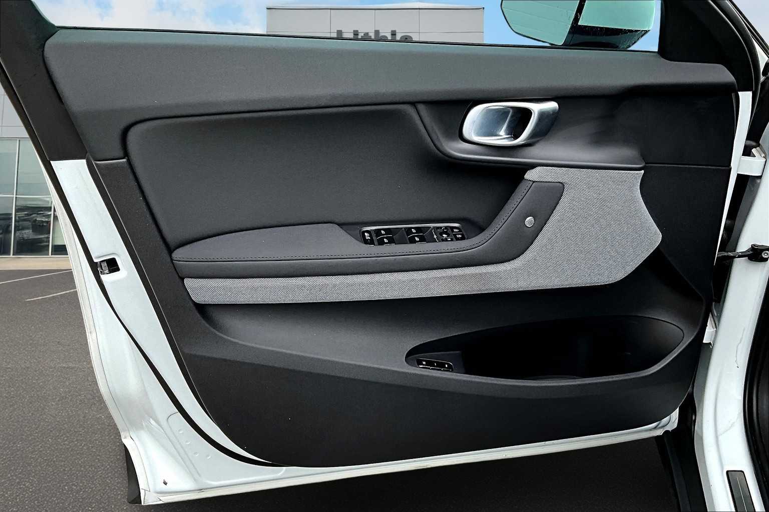 Thumbnail: 2022 Polestar 2 - 24