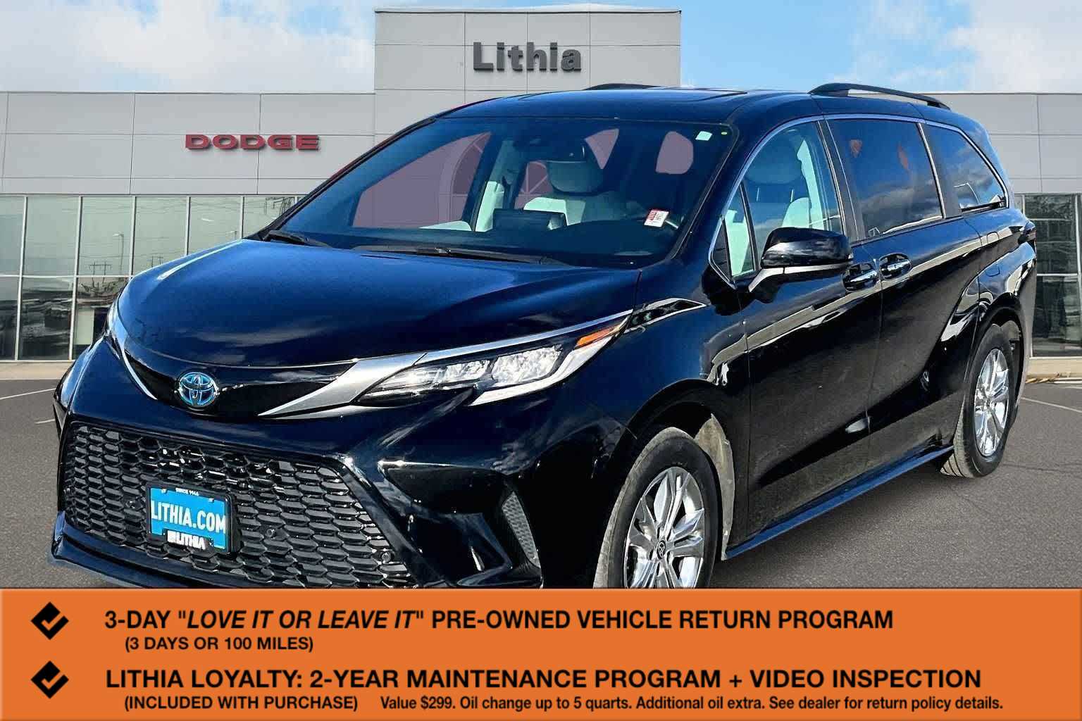 2022 Toyota Sienna XSE's photo