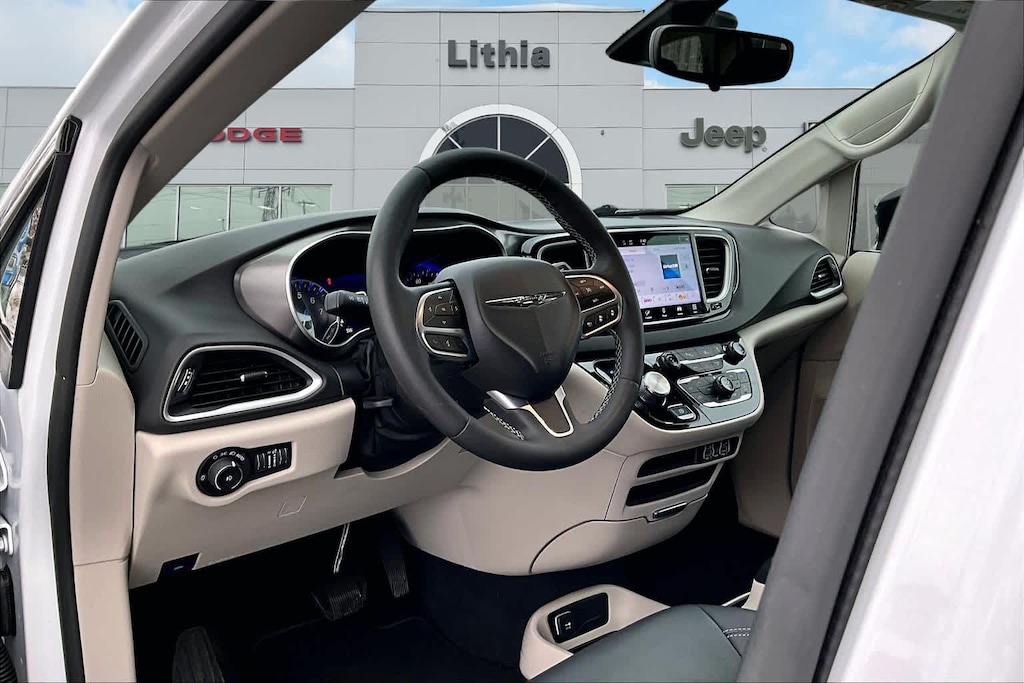 Used 2024 Chrysler Pacifica Touring L Van