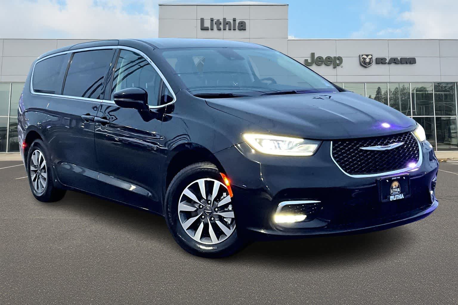 Thumbnail: 2024 Chrysler Pacifica - 22