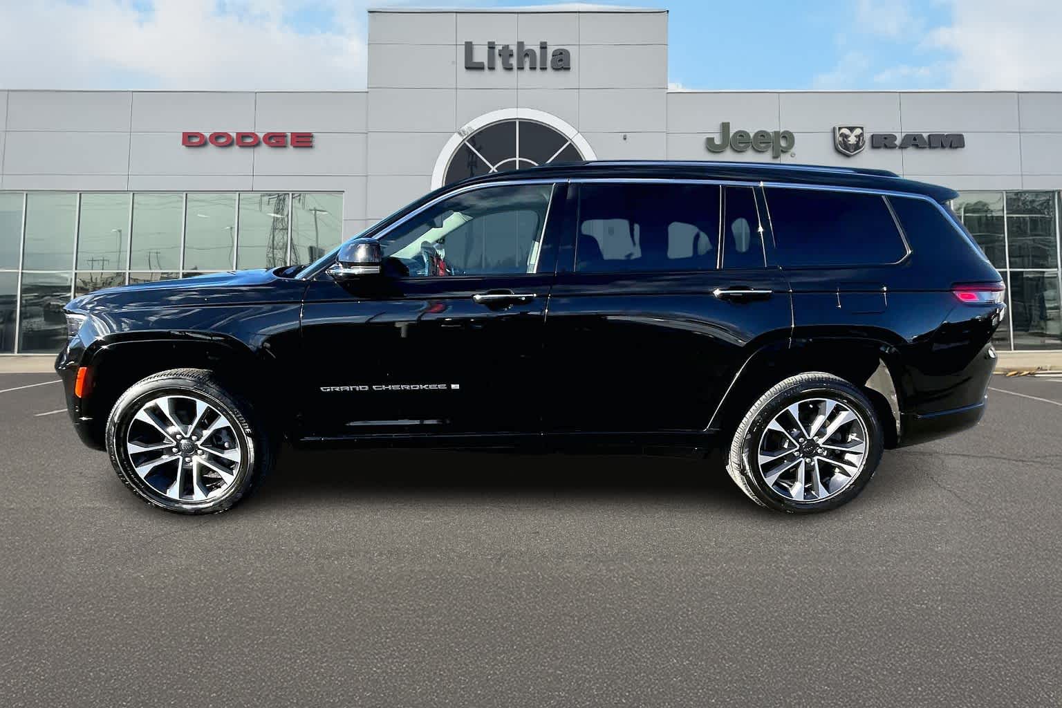 2021 Jeep Grand Cherokee Overland photo 3