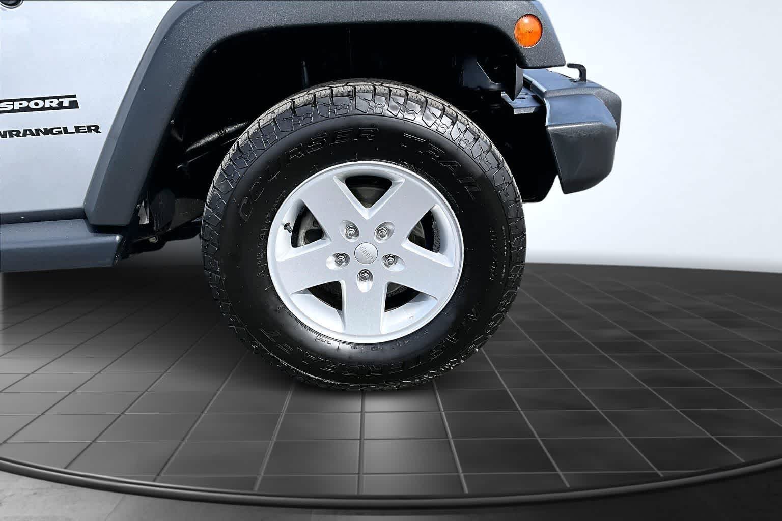 Thumbnail: 2017 Jeep Wrangler - 34