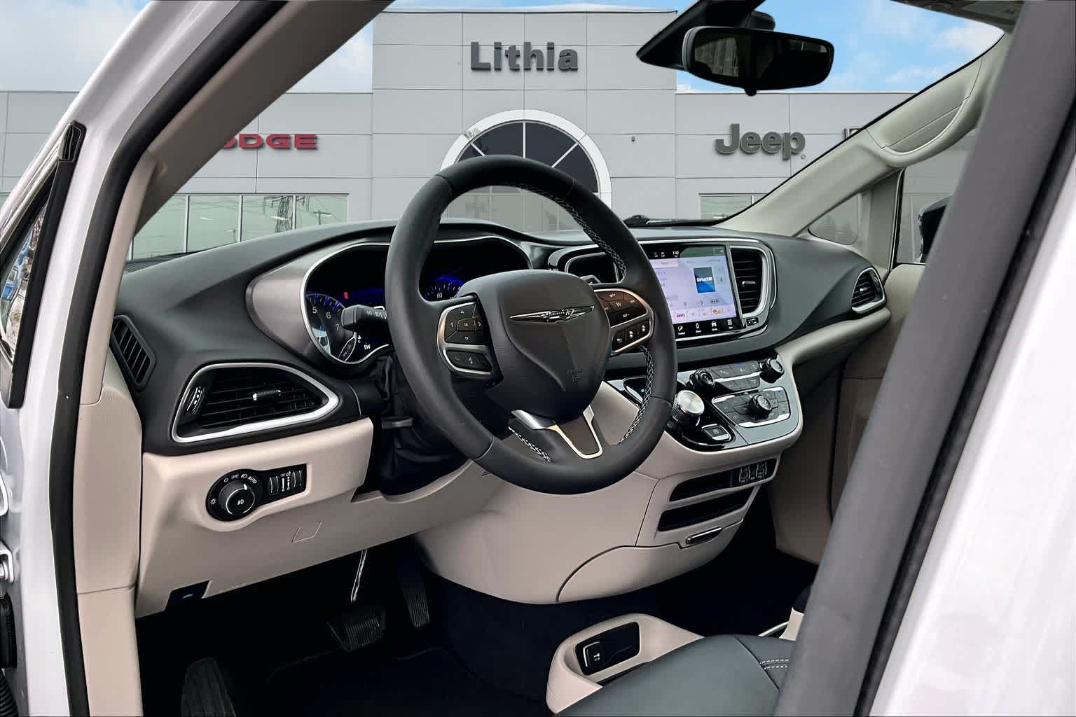 Thumbnail: 2024 Chrysler Pacifica - 2