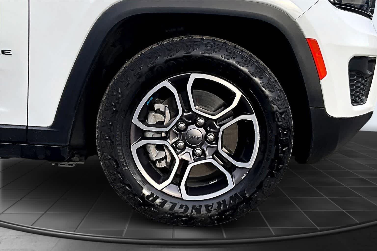 Thumbnail: 2023 Jeep Grand Cherokee - 34