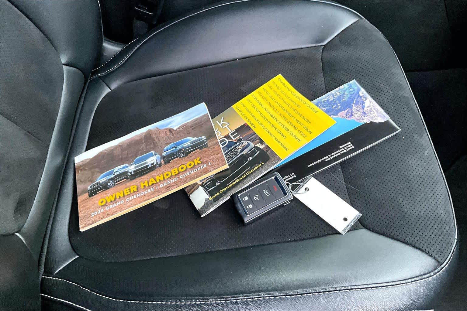 Thumbnail: 2024 Jeep Grand Cherokee - 20