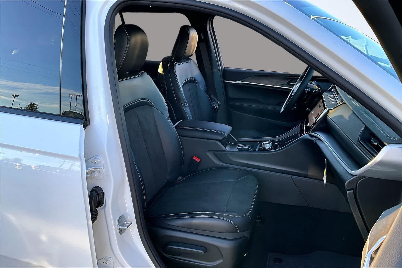 Thumbnail: 2026 Jeep Grand Cherokee - 14