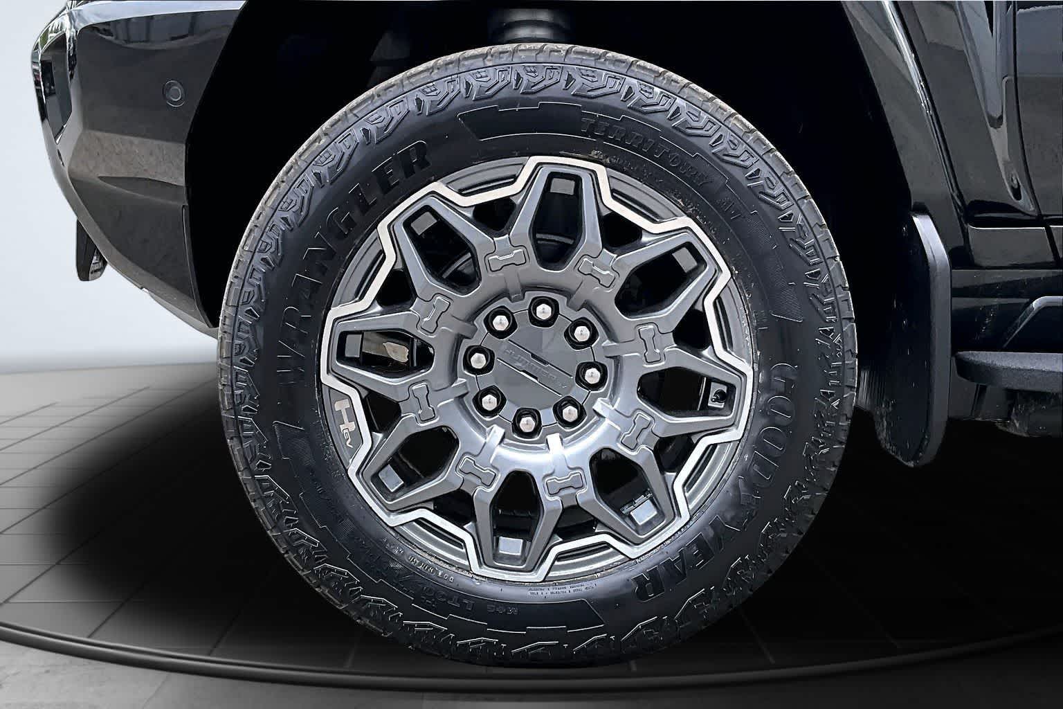 Thumbnail: 2025 GMC Hummer EV - 8