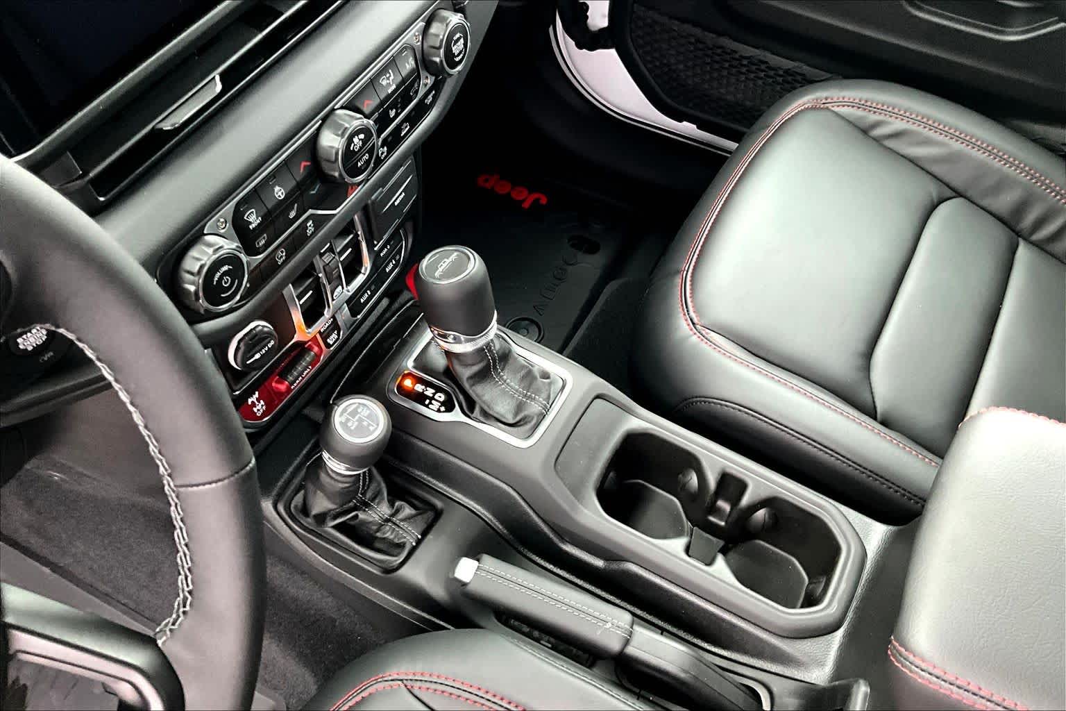 Thumbnail: 2025 Jeep Gladiator - 17