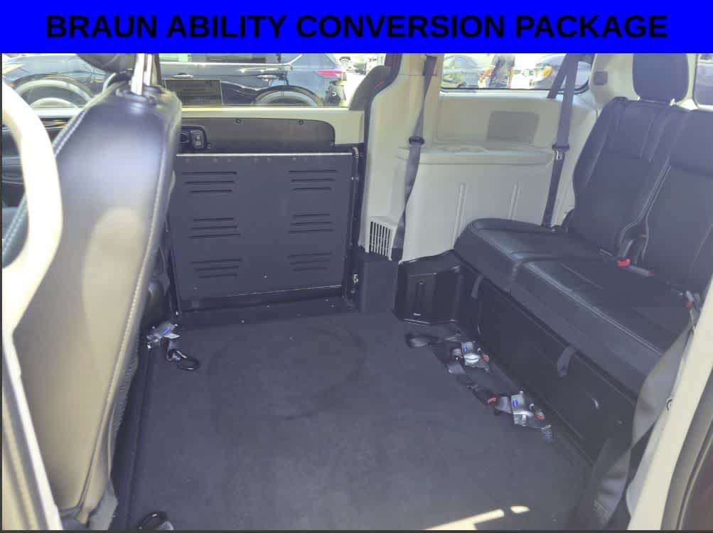 Thumbnail: 2019 Dodge Grand Caravan - 3