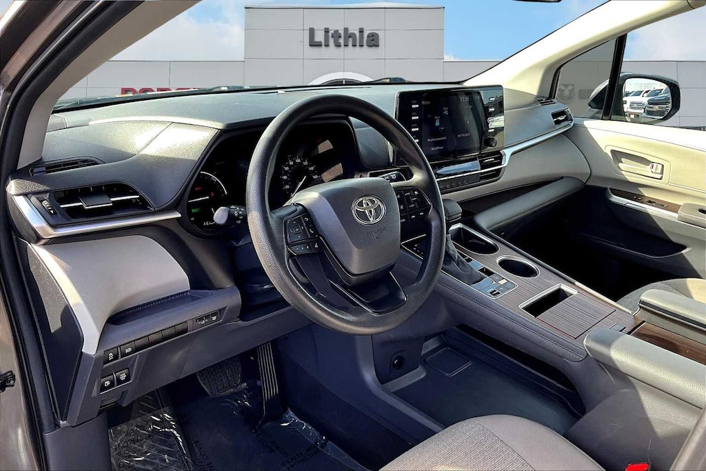 Used 2024 Toyota Sienna LE Van