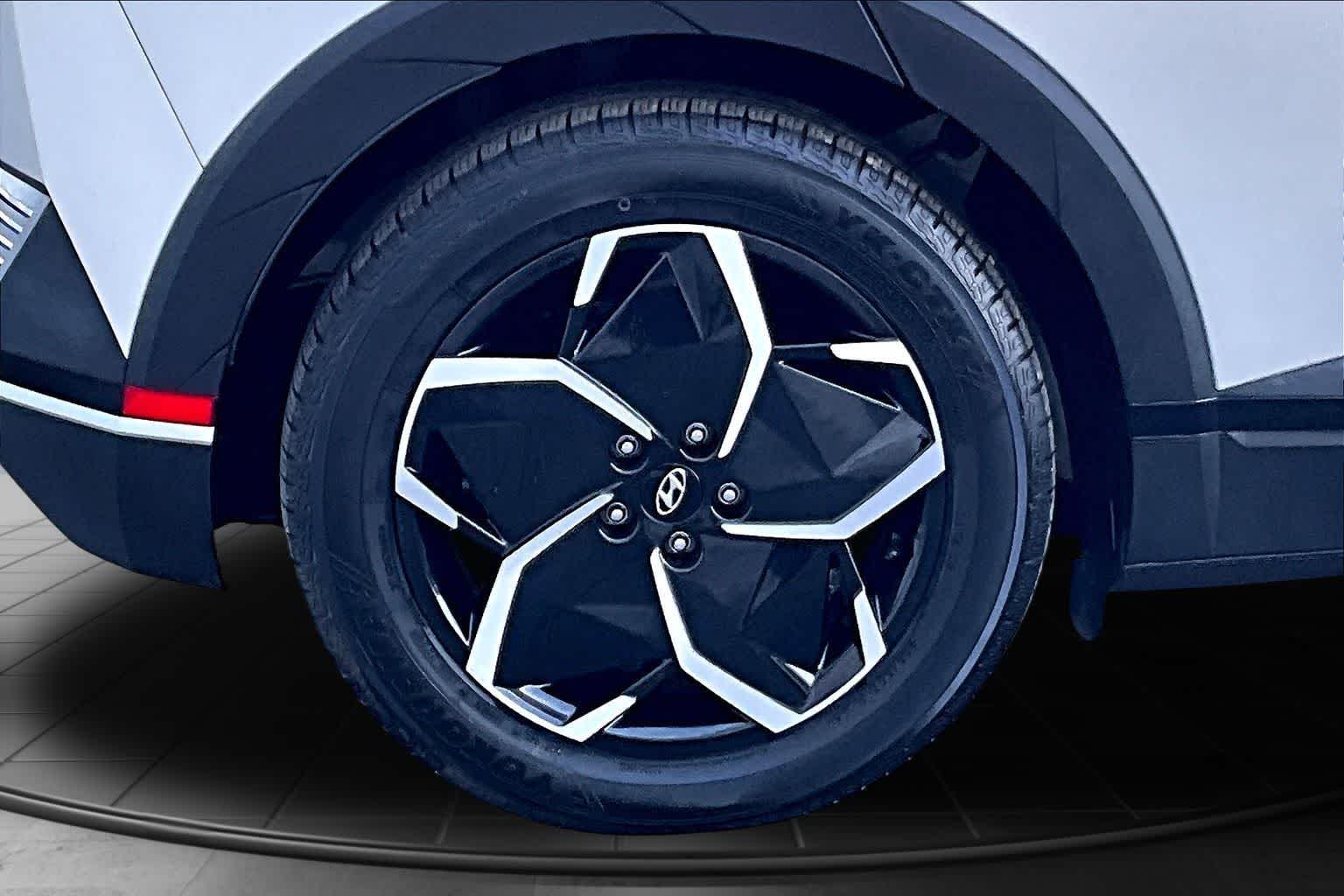 Thumbnail: 2023 Hyundai Ioniq 5 - 35