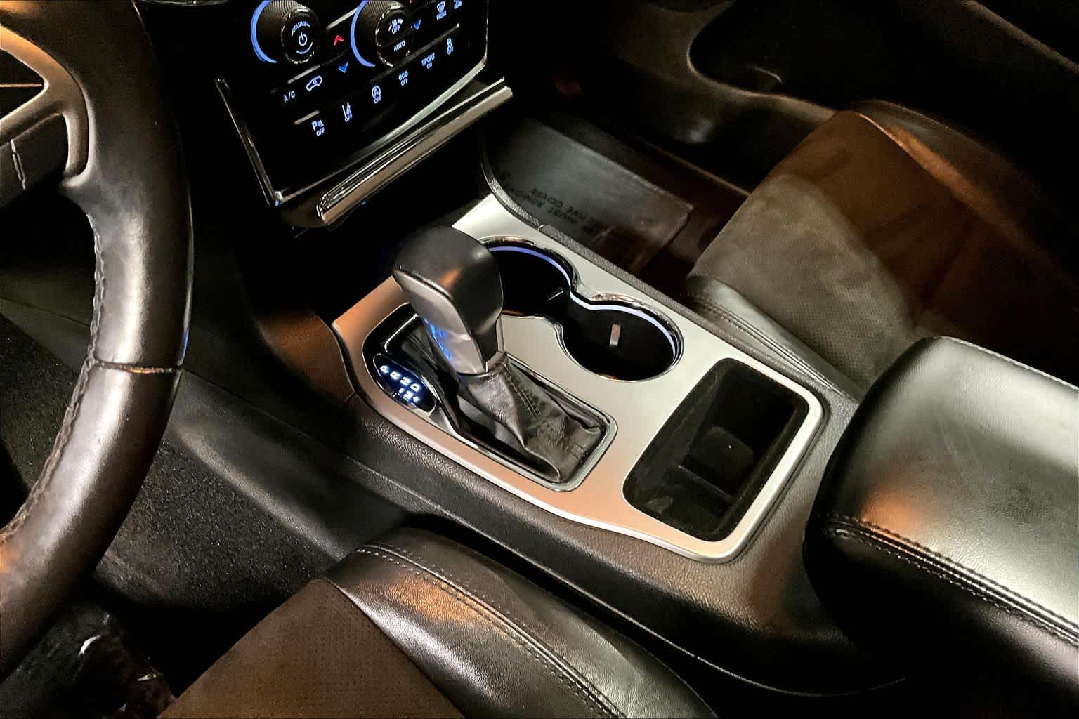 Thumbnail: 2020 Jeep Grand Cherokee - 17